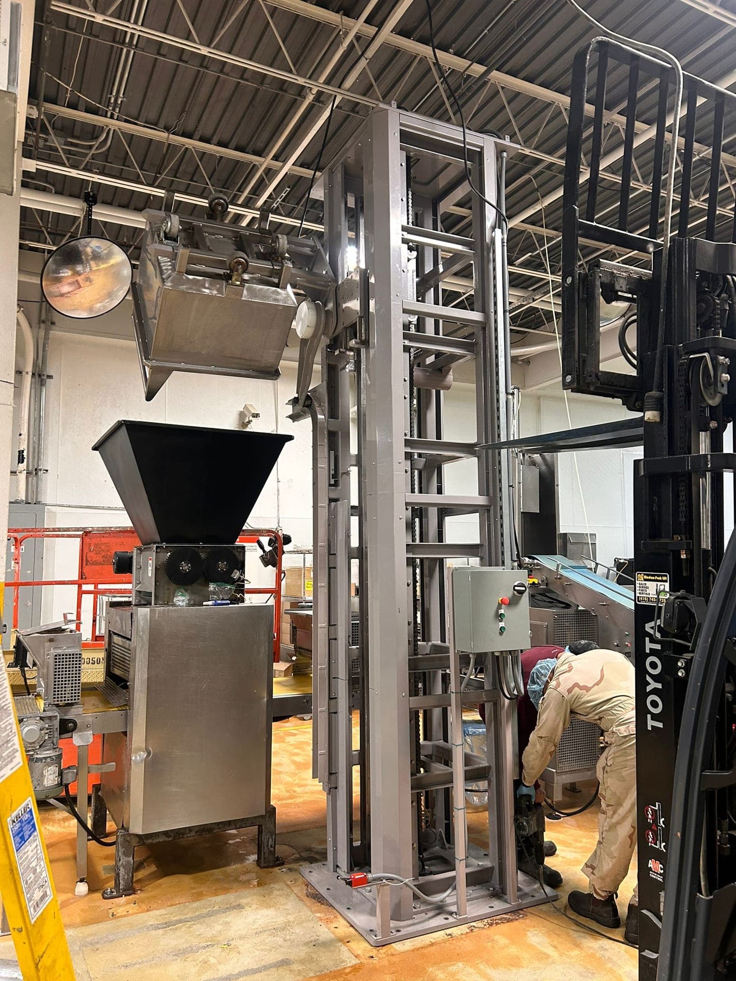 2000 lb Bucket Lifter — image 4 of 8