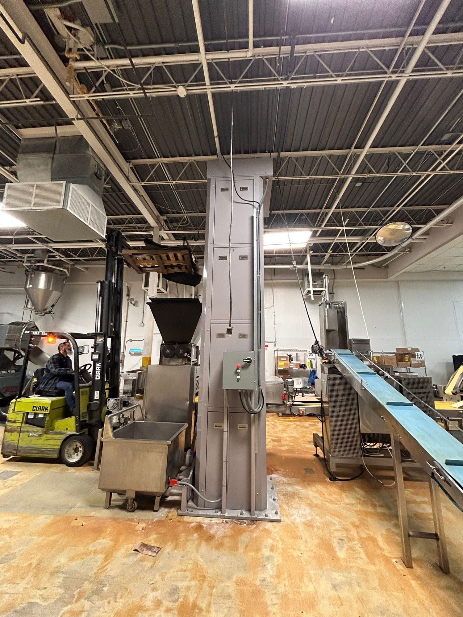 2000 lb Bucket Lifter — image 7 of 8