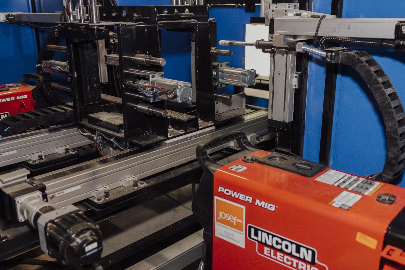 C-Beam Welding Robot