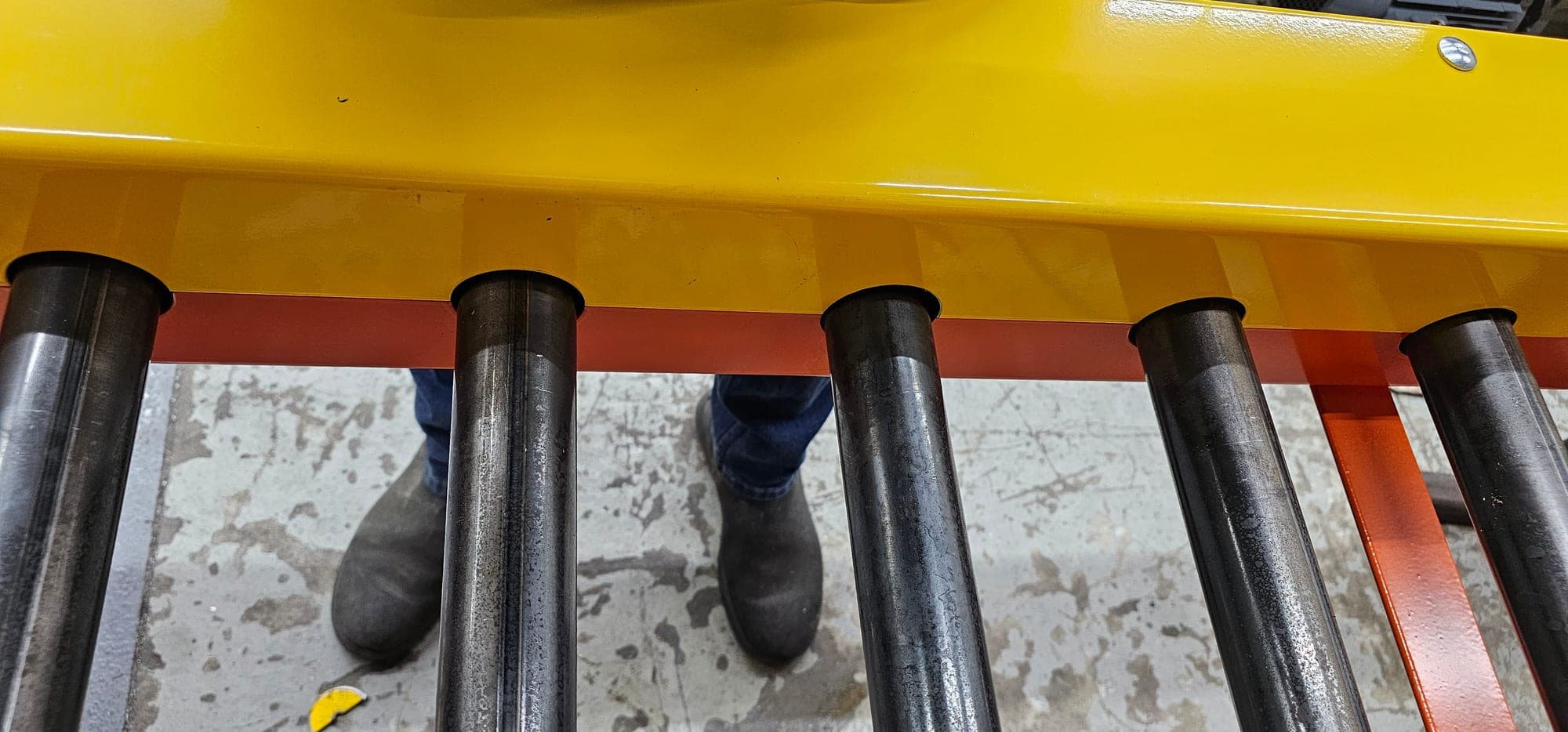 Heavy-Duty Roller Conveyor — image 1 of 6