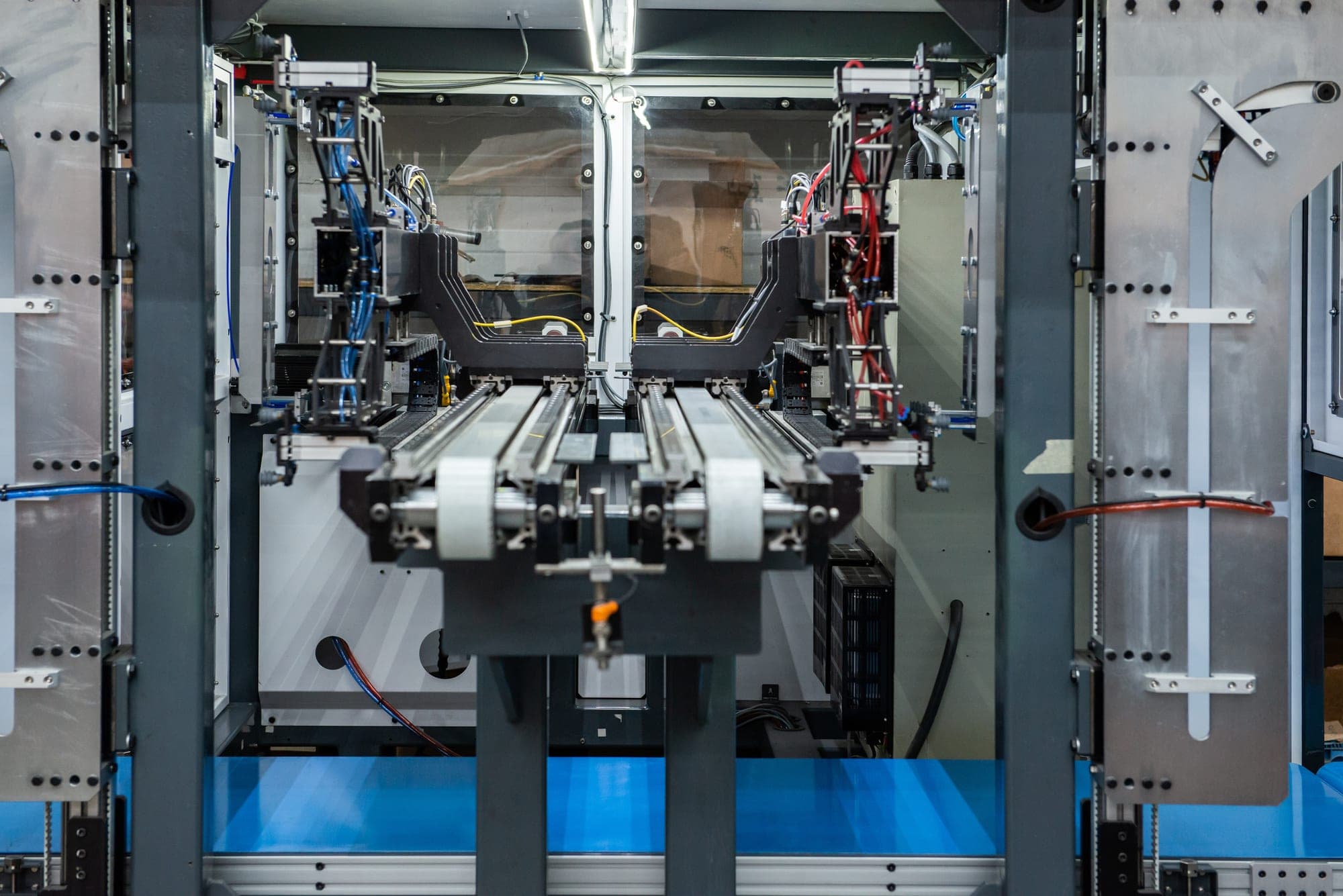 Injection Moulding Takeout Robot — image 2 of 8